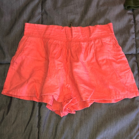 Pink flowy shorts w/ zipper and pockets - Picture 1 of 4